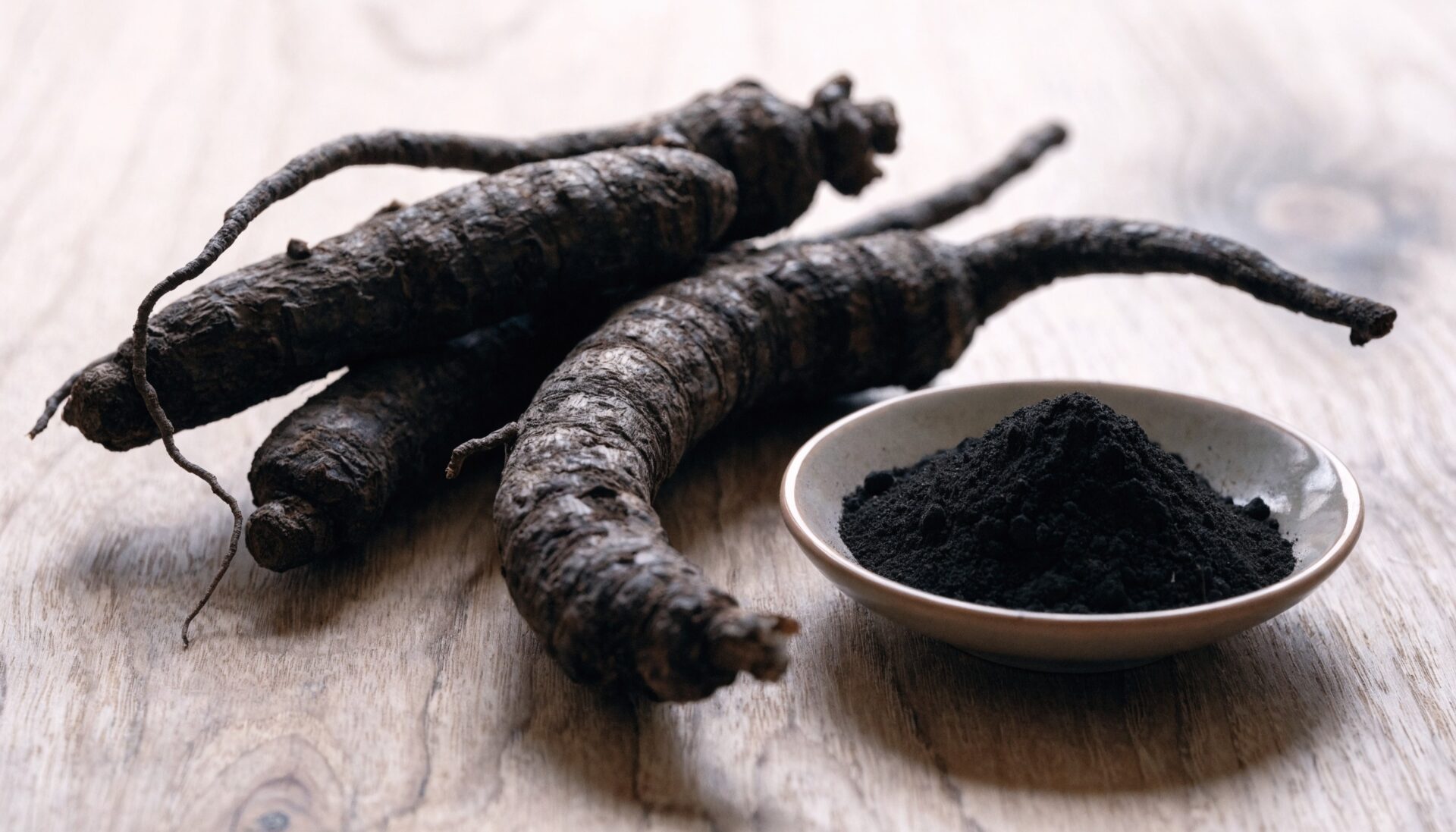 Dark black ginseng root and powder